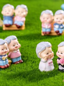 Creative Cartoon Proposal Grandparents Cake Figure Handmade Couple Decorative Accessories Miniature Landscape Resin Craft