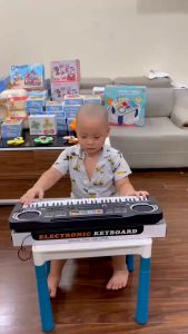 Bộ Đàn Piano Điện Tử 61 Phím MQ-6106 Kèm Micro Dùng Pin Sạc Hỗ Trợ Nhạc & Học Trẻ Em Phong Cách Đông Âu