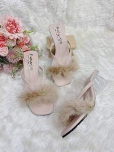 รองเท้าส้นแก้วรุ่นใหม่ สูง 2 นิ้ว แต่งขน 2 สาย น่ารักมาก