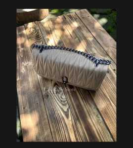 Amour Bag: Tas Selempang Wanita Mewah Elegan 2023