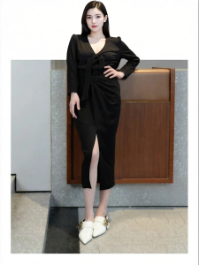 Pleated Flowing Slit Commute Skirt