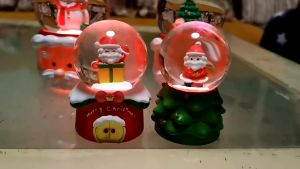 Christmas Santa Claus Carriage Crystal Ball Resin Snowman Lamp Glass Ornaments Gift 圣诞老人马车水晶球音乐盒树脂工艺家居雪人装饰摆件创意送礼 M077