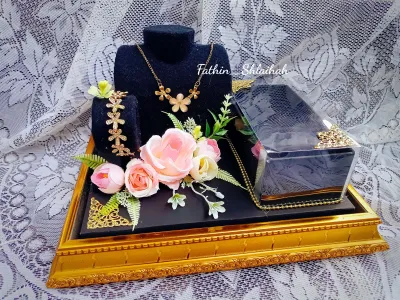 (kode D) box mahar perhiasan dan uang