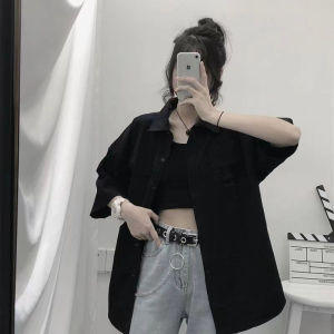 เสื้อเชิ้ตแขนสั้นหลวมๆ สำหรับผู้หญิง ทรงหลวมๆ สไตล์ใหม่ปี 2024 ทรงเข้ารูป ทรงเข้ารูป แขนสั้น เสื้อเชิ้ตแฟชั่นสำหรับใส่ด้านนอกและด้านใน