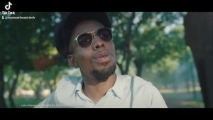 Tròng mắt kính Đổi màu 2in1 ESSILOR TRANSITIONS CLASSIC (Màu Khói/Trà)