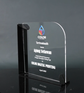 Plakat Akrilik UV Print Model Square Piagam Penghargaan Hadiah Gift Tropy Medali