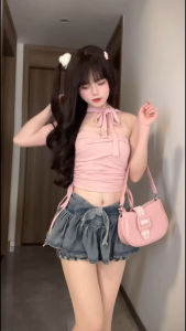 เสื้อครอป เกาะอก สายด้านหลังผูกคล้องคอมาด้านหน้า เชือกรูดชายเสื้อ มีแถบกันลื่นที่อก ผ้าคอตตอนผสม สีชมพู ชุดไปคาเฟ่ #ck314