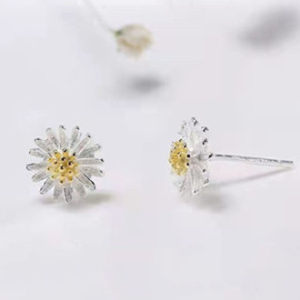 S925 pure silver anti-allergy little daisy stud earrings for girls - flower style earrings small silver ear ring