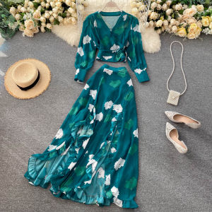 Autumnal Womens Fashion Set Short Printed Chiffon Top with Slit Halflength Skirt Wooden Edge Design Trendy Two Piece Suit