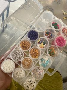 Small Medicine Bottle round Pill Can Medicine Powder Medicine Storage Box Elderly Tablet Separately Packed Case Handmade Bead Box