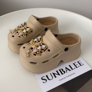 LICIA✨ รองเท้าหัวโตเสริมส้นพื้นหนา 7cm. รองเท้าส้นตึกสีพื้น แถมฟรีตัวติดคริสตัล งานยางใส่สบาย E8899✨