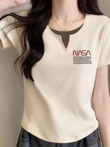 สไตล์ลำลอง สลิมฟิต เสื้อยืดแขนสั้นลายเพียว ผ้าฝ้าย ฤดูร้อน เสื้อท่อนบน ทันสมัย หลากหลาย เสื้อยืดลายสองชิ้นปลอม ระบายอากาศได้ดี ใส่สบาย