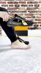 Kingvirus...Sepatu Pria Sneakers K44 Motif Emas Mengkilat Terbaru Keren Dan MewahSepatu Casual Import Kualitas Premium Leather Sol KaretSepatu Olahraga Bikin Kaki Anti Lecet Cocok Untuk HolidayJoggingKerjaKualiah Dan Tahun Baru.COD Bayar Ditempat