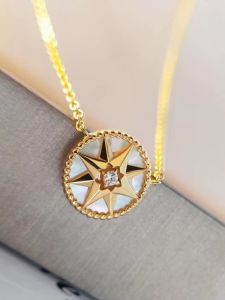 สร้อยคอสีทอง 18K ดีไซน์เก๋ไก๋ สร้อยคอแบบหัวเข็มขัด ป้องกันรอยขีดข่วน สำหรับผู้หญิง สร้อยคอแบบไข่มุกสีขาว ลูกปัดโลหะผสม