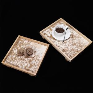 จานรองสี่ขาทำจากขนม้าไม้แท้สไตล์โมนา เจแปน โทนสีกลางๆ สำหรับตกแต่งห้องนอนและห้องนั่งเล่น จานรองเครื่องประดับ จานรองเครื่องหอม จานรองสี่ขา