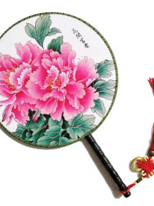 พัดกระดาษจีนสองด้านปักลายดอกกุหลาบดอกไม้ป่าฝังกลิ่นหอมสไตล์ราชวงศ์ กระดาษจีน กระดาษใบไม้ ผ้าไหม ดอกไม้ป่าฝังกลิ่นหอม