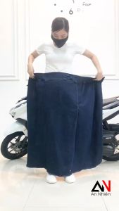 Váy chống nắng chất liệu Jean có túi có nút bấm chân - cố định bằng nút bấm và dán rất chắc chắn  Kim Yến mẹ và bé