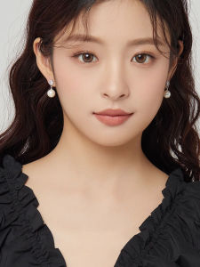 Chomel Kinsey Classic Pearl Earrings for Women with Diamonds Embellishment High-End Fashionable Jewelry Design