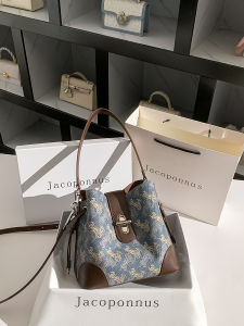 Fashionable Leather Bucket Bag Womens Crossbody 2025 New Style Unique Luxury Commuter Vegetable Basket Soft Handle Zipper