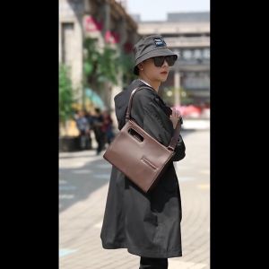 กระเป๋าหนังสะพายข้าง กระเป๋าสะพายไหล่ ทรงสบายๆสไตล์เกาหลี กระเป๋าแฟชั่น ราคาที่ลูกค้าไม่มีค่าใช้จ่าย