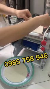 Máy cán bột bánh bao bánh gối bánh dày tiện lợi tặng khuôn cắt mì lô cán 22cm