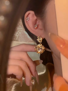 Stunning Metal Flower Earrings Fashionable Chic Personality High Quality Everyday Vintage Versatile Ear Jewelry for Women