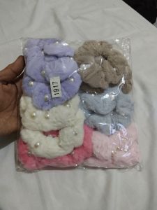 Isi 6 Pcs Ikat Rambut Import Mutiara Beludru Warna Pastel Kualitas Premium Scrunchies dengan Desain Elegan dan Warna Variasi