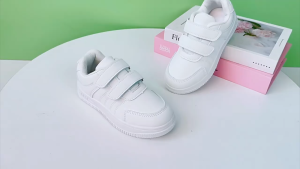 Giày trắng cho bé trai bé gái thể thao êm nhẹ G-105