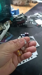 จุกลม มิเนียม กัดลายยิ้ม /จุกลมอลูมิเนียม ลายยิ้ม ใส่มอเตอร์ไซร์รถยนตร์ ( เฮงสกรู ) จุกลม อลูมิเนียม T6 (เลือกสีด้านใน)