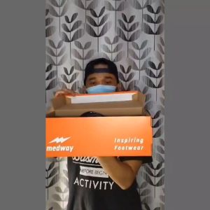 SANDALLIKE x MEDWAY sandal jepit pria sendal kasual flip flop hitam spon premium bonus gelang