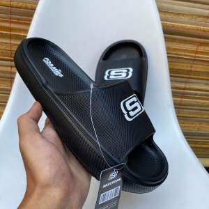 SENDAL SELOP COWOK SKECHERS NAVY SANDAL SLIDE PRIA SKECHER LOGO ULTRA COMFORT