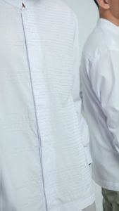 Althaff Majid Series Baju Koko Putih Lengan Panjang Couple Ayah dan Anak Bahan Katun dengan Motif Bordir White on White