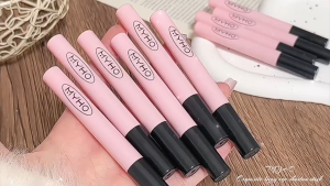 Glitter Eyeshadow Stick Shimmer Long-Lasting Waterproof One-Swipe Eyeshadow Pen Portable Women Makeup