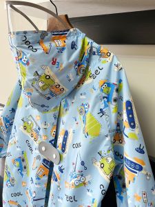 เสื้อกันฝนยาวกันน้ำสำหรับเด็ก ผ้าไนลอน ทรงปกติ ระบายอากาศได้ดี ป้องกันฝน ป้องกันลม กระเป๋าใส่ของสำหรับเด็ก