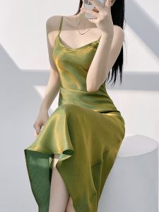 ชุดเดรสยาวผ้าซาตินสไตล์เจ้าหญิงมีด้านหลังเซ็กซี่ กระโปรงทรงเอเข้ารูป เอวสูง แขนกุด ฤดูใบไม้ผลิและฤดูร้อน