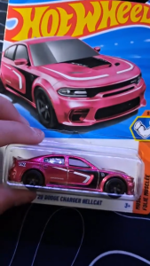 Hot Wheels Dodge Charger Hellcat Hồng Muscle Mania 9/10 240/250 - Mô Hình Xe 1:64 Mattel
