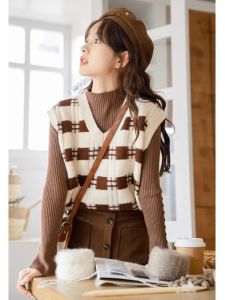 WANGGONGZHU | Princess Style V-Neck Knitted Vest Womens Fashion Artistic Contrast Color Layering Top For Autumn 2023 Youthful Design