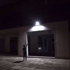 Kuchvz LED ไฟโซล่าเซลล์ 15000W โไฟโซล่าเซลล์ กันน้ำ ไฟทางโซล่าเซล LED น้ำท่วมไฟชาร์จแสดงสปอตไลท์พร้อมรีโมทคอนโทรลใช้กับลานระเบียงถนน