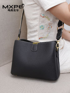 Fashionable Leather Bucket Bag Womens Commuter Bag Single Shoulder Crossbody Bag Top Layer Cowhide Ladies Handbag