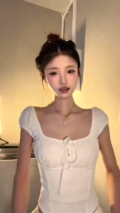 Áo retro chất Ren hoa nổi cổ vuông ôm body cúc bọc thắt dây nơ tay bồng