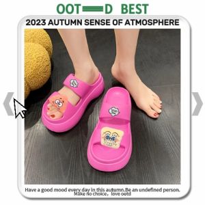 NQshop พร้อมส่งเร็วทันใจ รองเท้าผู้หญิงดีไซน์น่ารัก พื้นสูงมีกันลื่นด้านในและนอกรองเท้า มีตัวการ์ตูนน้องฟองน้ำสุดน่ารักติดให้น่ารักแมตซ์เข้าได้กับทุกชุดแน่นอน