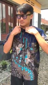 Batik Pria Lengan Pendek Motif Modern Kupu Tarung Kemeja Batik Pria Fashion Pria