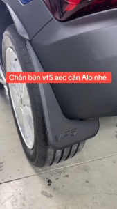 Bộ 4 tấm chắn bùn xe VF5 VF6 VF7 giúp hạn chế bùn đất bắn lên xe giữ gìn vệ sinh cho xe.