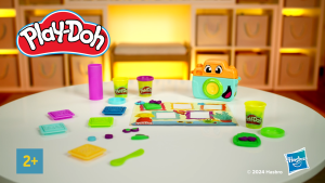 Play-Doh Photo Fun Starter Set: Kids Camera Toy with 7 Accessories & Playmat. Fun Arts & Crafts for Ages 2+ Great Gift