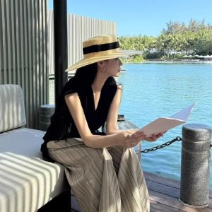 French Vintage Flat-Top Woven Straw Hat New 2025 Fashion Beach Sun Protection Cap Coastal Vacation Style Womens Hat