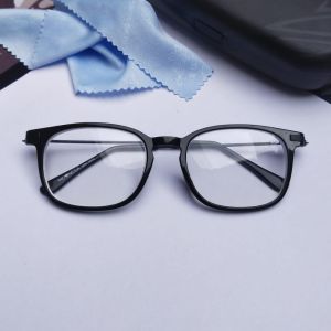 Kacamata Minus Photocromic Frame Plastik Kotak Tangkai Besi Laki-laki Perempuan - 5004