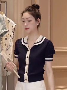 เสื้อสเวตเตอร์คอปกตุ๊กตาสไตล์ฝรั่งเศสแขนสั้นผ้าไหมน้ำแข็งสำหรับผู้หญิงในช่วงฤดูร้อน เสื้อคลุมไหล่ทรงเข้ารูป เสื้อคลุมคาร์ดิแกนลายทาง