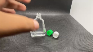 7มล (100 บ) ขวดแก้วแบนใสมีปีก ขนาด ทรงวาเป็กซ์+ฝาพลาสติกเขียว #11 23