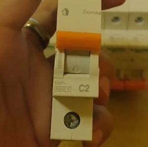 MCB SCHNEIDER DOMAE ORANGE C2 C4 MCB LISTRIK MINI CIRCUIT BREAKER TUAS OREN