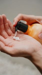 Keev Care Ultra Hydrating Body Lotion dengan BOTANICEUTICAL PLUS-10 350gr: Menjaga Kelembaban & Melindungi dari Radikal Bebas